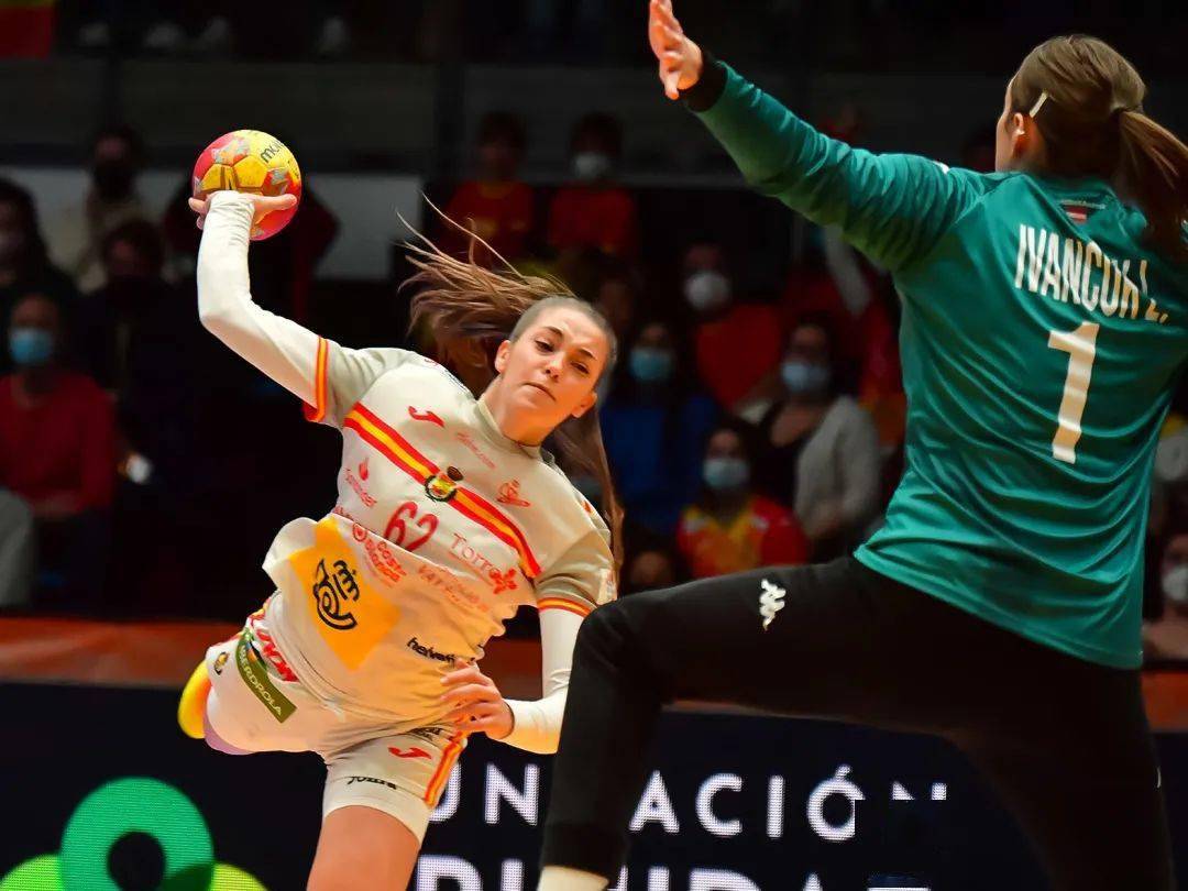 匈牙利队在客场比赛中全力冲刺取得胜利的是谁