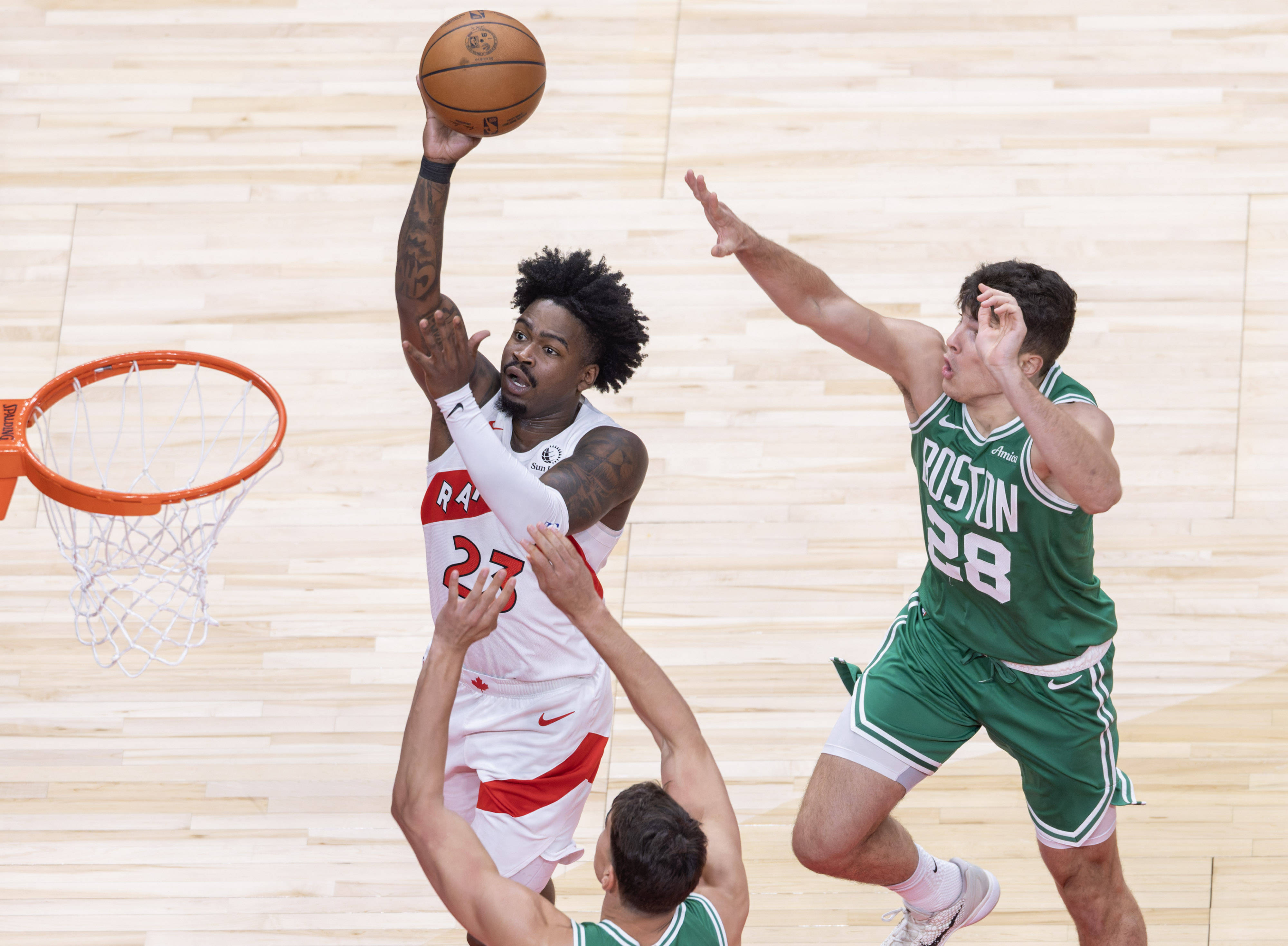 公牛横扫西部强队,猛龙东部称王 公牛横扫西部强队,猛龙东部称王