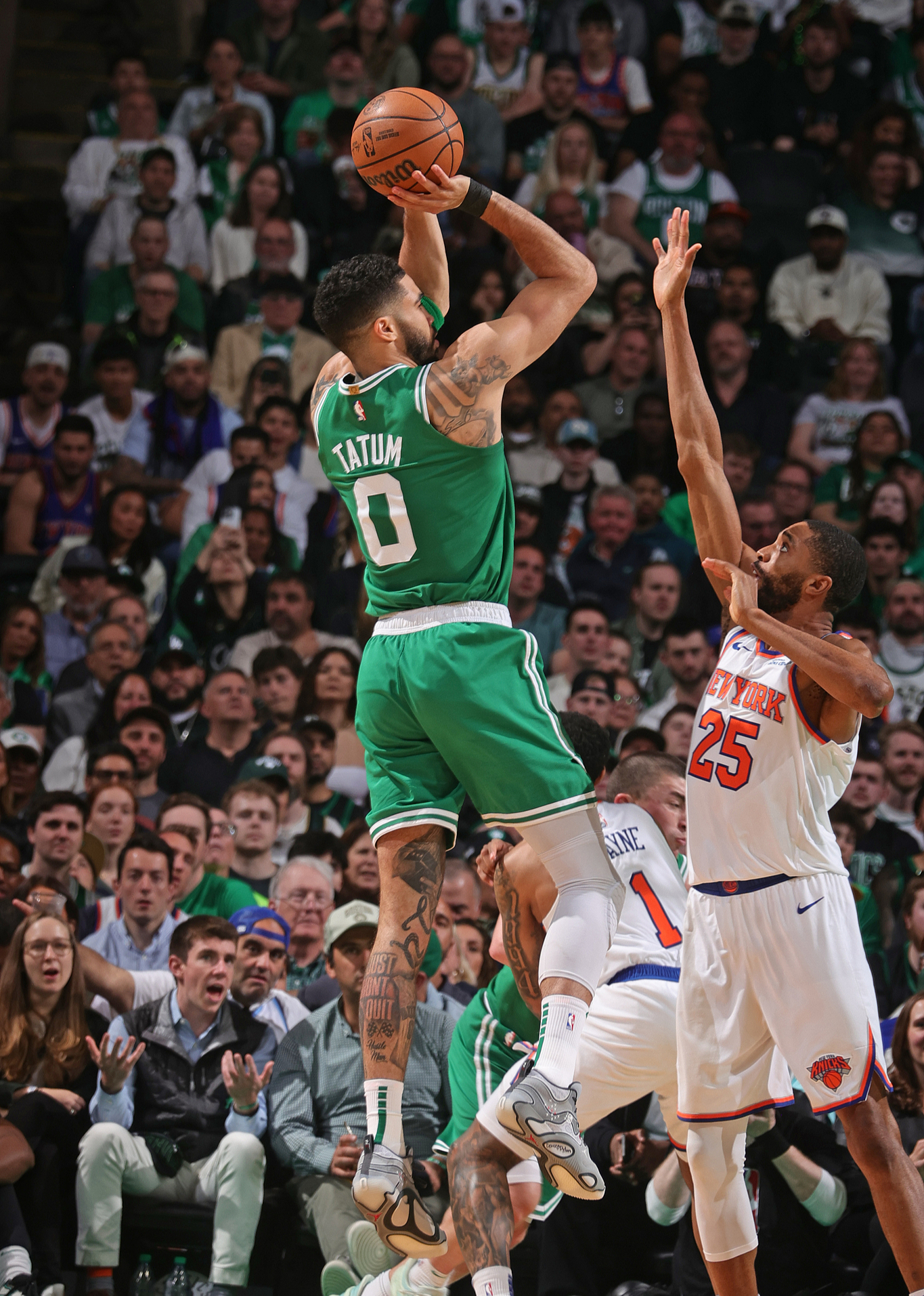 尼克斯完胜凯尔特人，罗宾逊表现抢眼